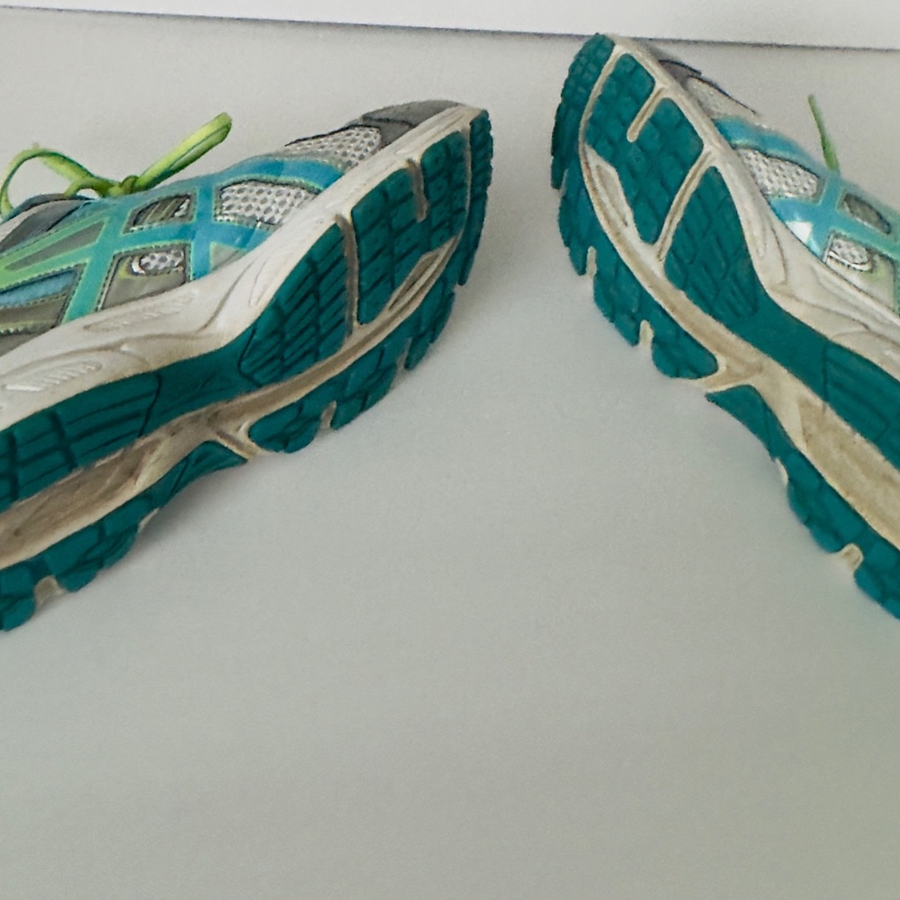 Asics Silver and‎ Lime Green Running Shoes - Picture 6 of 6